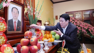 Chủ tịch nước thắp hương tưởng nhớ các đồng chí nguyên lãnh đạo Đảng, Nhà nước