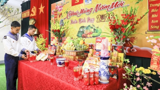 Những tấm lòng vượt sóng vì nhau