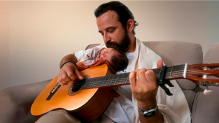 Bài hát đa ngôn ngữ