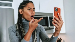 Vì sao “Kích động giận dữ” là từ khóa của năm 2025?