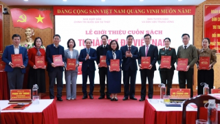 Ra mắt cuốn sách “Tự hào cơ đồ Việt Nam”