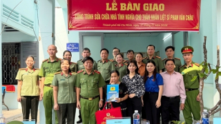Công an TP Hồ Chí Minh trao nhà tình nghĩa, ấm lòng thân nhân liệt sĩ