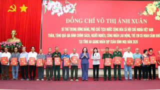 Phó Chủ tịch nước Võ Thị Ánh Xuân thăm, tặng quà và chúc Tết tại An Giang