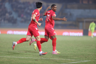 CLB Công an Hà Nội ngược dòng đánh bại Ninh Bình, chiếm ngôi đầu bảng V.League