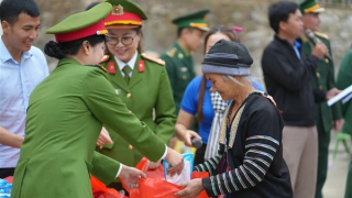 "Gian hàng 0 đồng" - Ấm lòng dân bản tại xã biên giới Trung Lý