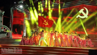 Vững bước dưới cờ Đảng