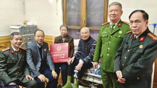 Thượng tướng Lê Quý Vương thăm và chúc Tết cán bộ Tiền khởi nghĩa