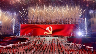 “Vững bước dưới cờ Đảng” – nền tảng chính trị của công cuộc Đổi mới đang tiếp diễn