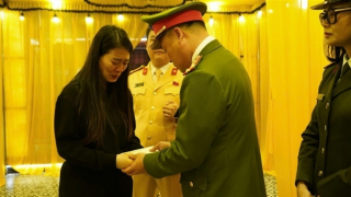 Thăm hỏi, động viên gia đình cán bộ CSGT hy sinh trong khi làm nhiệm vụ