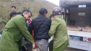 Công an xã kịp thời hỗ trợ sản phụ chuyển dạ bên lề đường