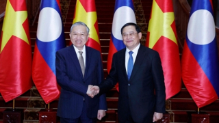 Việt Nam-Lào đẩy mạnh hợp tác toàn diện, tăng cường gắn kết chiến lược