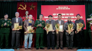 Tạp chí Văn nghệ Quân đội trao tặng thưởng các tác phẩm tiêu biểu năm 2025