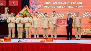 Chủ tịch UBND TP Hà Nội thăm và chúc Tết lực lượng CSGT Thủ đô