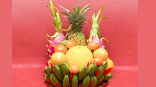 Bồng ông Phúc vào nhà...