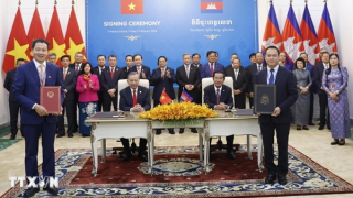 Tổng Bí thư Tô Lâm chứng kiến Lễ ký và trao các văn kiện hợp tác tại Campuchia