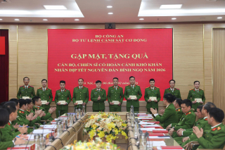 Bộ Tư lệnh Cảnh sát cơ động gặp mặt, tặng quà cán bộ, chiến sĩ có hoàn cảnh khó khăn