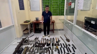 Bắt giam đối tượng tàng trữ, mua bán trái phép vũ khí quân dụng số lượng lớn