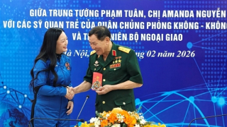 Cuộc gặp gỡ truyền cảm hứng giữa hai thế hệ người Việt Nam chinh phục vũ trụ