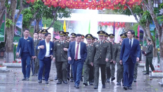 Thứ trưởng Phạm Thế Tùng dâng hương tưởng niệm Chủ tịch Hồ Chí Minh