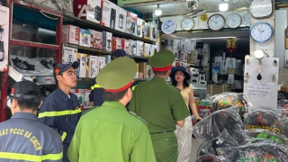 Tranh thủ cuối tuần, ngăn ngừa “bà hỏa” tại các hộ kinh doanh ở TP Hồ Chí Minh