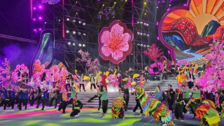 Du khách ấn tượng với Đêm khai mạc Lễ hội hoa đào Xứ Lạng 2026