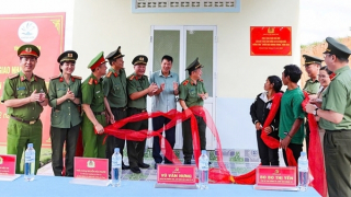 Mang mùa Xuân đến với đồng bào vùng lũ