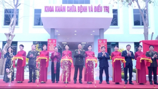 Thứ trưởng Phạm Thế Tùng dự Lễ khánh thành công trình tòa nhà khám, chữa bệnh Trung tâm Y tế Tương Dương