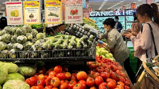 Nguồn hàng Việt dồi dào, bình ổn giá và siết an toàn thực phẩm phục vụ Tết