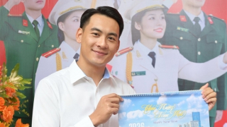 Từ “soái ca Cảnh vệ” A80  đến người mẫu ảnh lịch