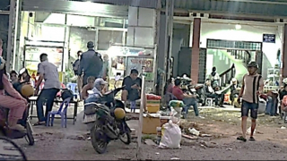 Một phường có tới 35 nhà xe mở điểm bán vé, đón khách và giao nhận hàng