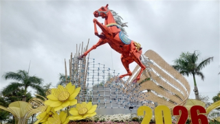 Đại cảnh linh vật “Xích mã Thăng Long” ở Đắk Lắk sống động, hoành tráng