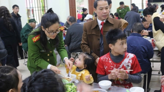 “Bữa cơm nhân ái” ấm áp, yêu thương