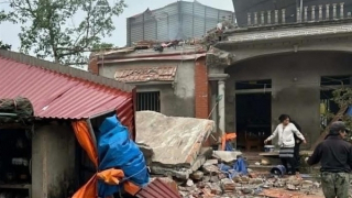 Tầng 2 ngôi nhà đổ sập sau tiếng nổ lớn, 1 người tử vong