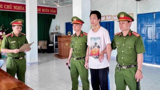 Ra đảo Phú Quý thuê cả chục xe máy dịch vụ rồi đem bán