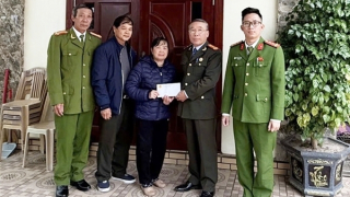 Hội Cựu CAND Việt Nam và Doanh nghiệp Toàn Trung thăm, trao quà Tết cho gia đình hội viên bị nhiễm chất độc da cam