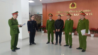 Chủ cơ sở trộn hoá chất gây ung thư vào hàng tấn riềng xay để bán cho người tiêu dùng