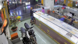 Vờ mua vàng rồi cướp nhẫn vàng mang bán lấy tiền mua ma túy sử dụng
