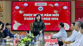 Bộ trưởng Bộ Y tế thăm, làm việc và chúc Tết Bệnh viện 19-8
