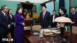 Chủ tịch nước Lương Cường dâng hương tưởng niệm Chủ tịch Hồ Chí Minh tại Nhà 67