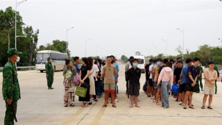 Tiếp nhận 53 công dân do Campuchia trao trả