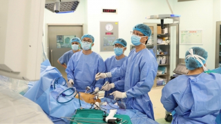 Nhiều bác sĩ trên đường về quê đón Tết quay lại bệnh viện để ghép gan cấp cứu