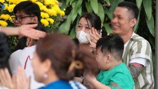 Nhiều cảm động buổi gặp mặt giữa phạm nhân và người thân trong dịp Tết