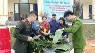 Tết bình yên nơi cửa ngõ biên giới Việt - Lào