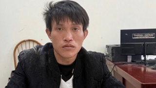 Bắt đối tượng đốt chùa và 2 xe ô tô