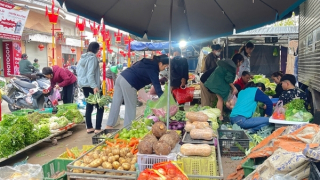 Thị trường mùng 1 Tết trầm lắng, sức mua giảm mạnh