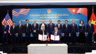 Lễ ký và trao các hợp đồng, thỏa thuận hợp tác của Việt Nam và Hoa Kỳ
