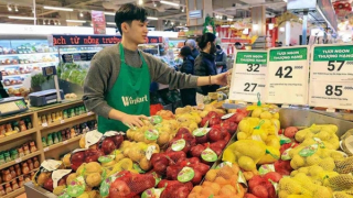 Mùng 4 Tết: Thị trường “vào guồng”, giá cả ổn định