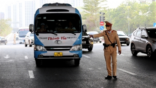 Nhiều tài xế taxi và xe khách uống rượu bia bị CSGT phát hiện