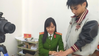 Làm việc xuyên Tết phục vụ người dân làm căn cước, định danh điện tử