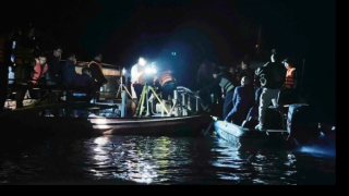 Tìm thấy thi thể nạn nhân đầu tiên trong vụ lật tàu trên hồ Thác Bà